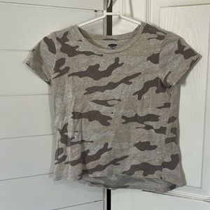 Girls old navy t shirt with hole in front size medium (8)